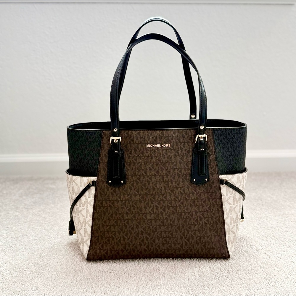 Michael Kors Voyager Large Signature Logo Tote Bag- Black and Brown